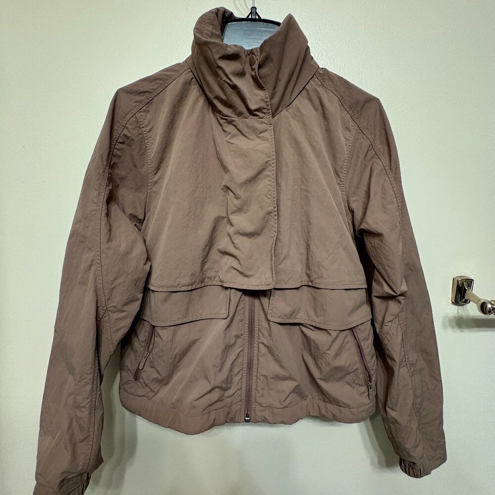 Lululemon Always Effortless Jacket in Taupe Size 6 - great condition